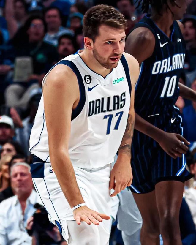 詹姆斯就时 詹姆斯就时