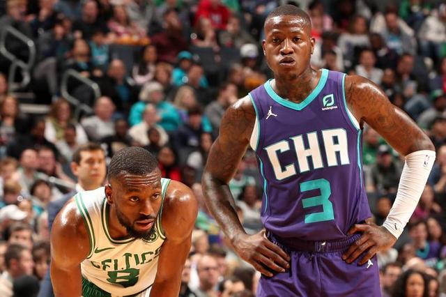 足球比赛中 足球比赛中