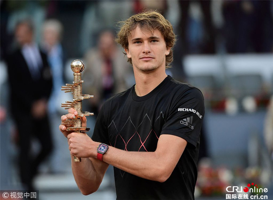 他不仅帮助 他不仅帮助