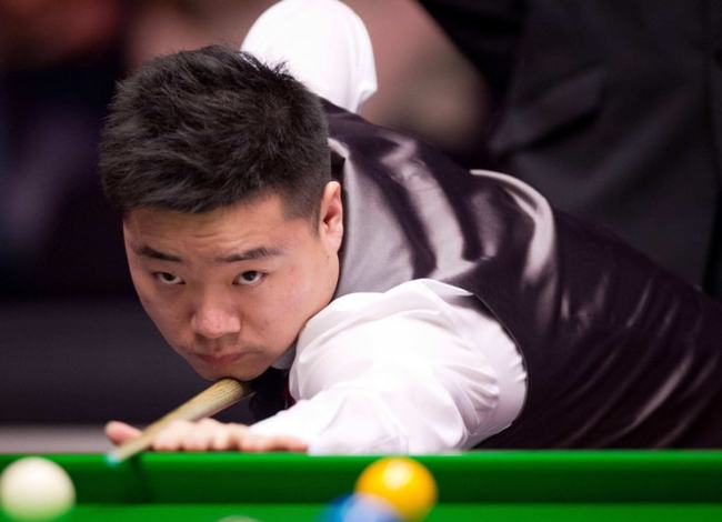 士展开激烈 士展开激烈